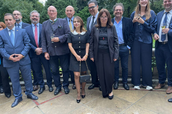 90e103af-c1fe-4ced-b4d7-3ce582dfb92f